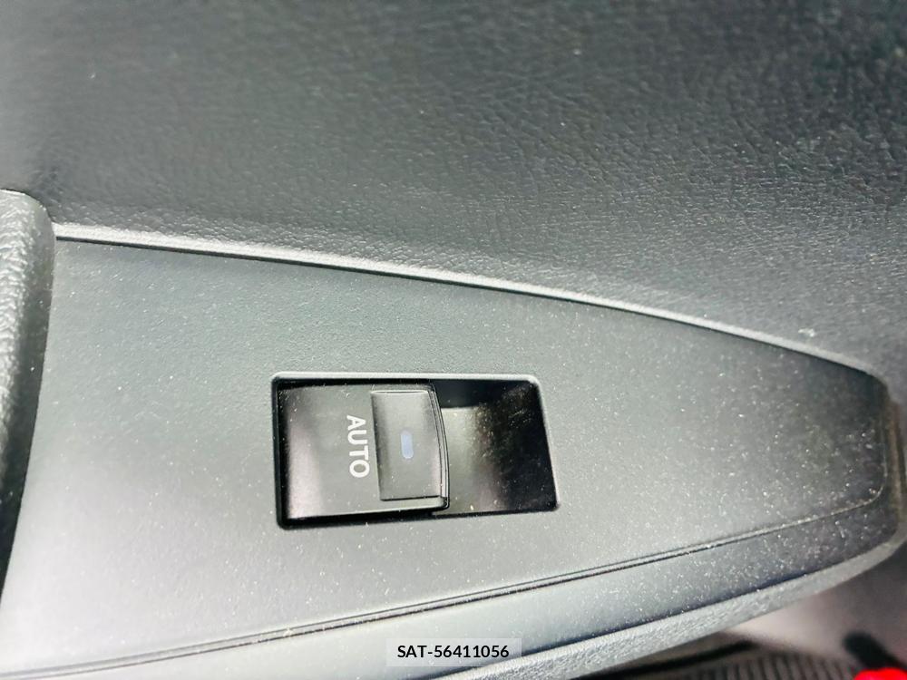Toyota COROLLA AXIO 2020-04 7702504-23