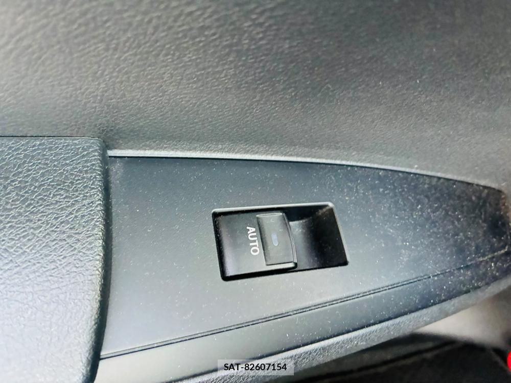 Toyota COROLLA AXIO 2019-06 7795977-24