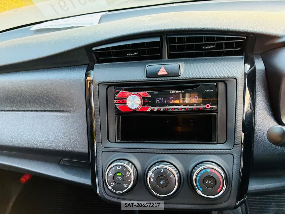 Toyota COROLLA AXIO 2019-06 7721446-18
