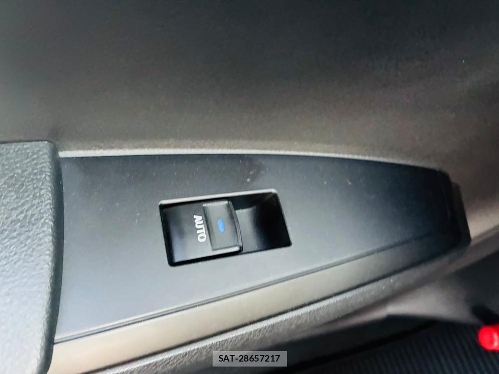 Toyota COROLLA AXIO 2019-06 7721446-23