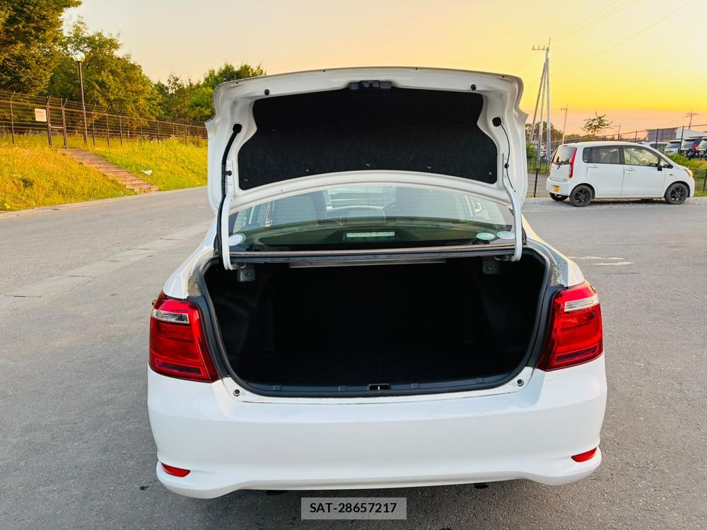 Toyota COROLLA AXIO 2019-06 7721446-25