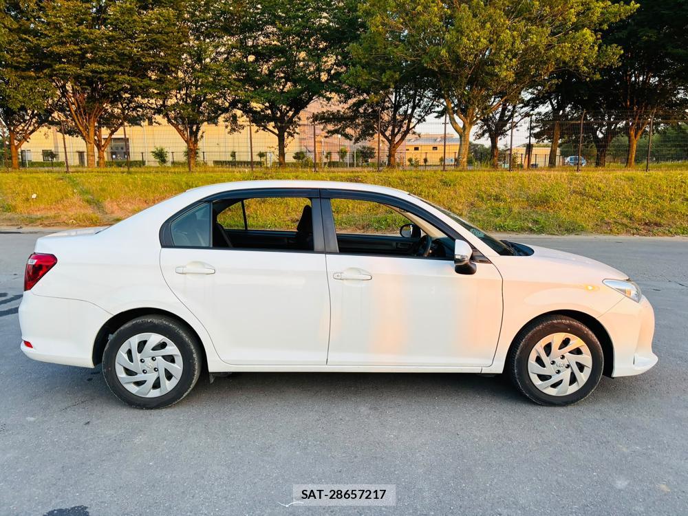 Toyota COROLLA AXIO 2019-06 7721446-5