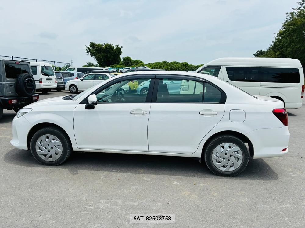 Toyota COROLLA AXIO 2019-06 7864339-1