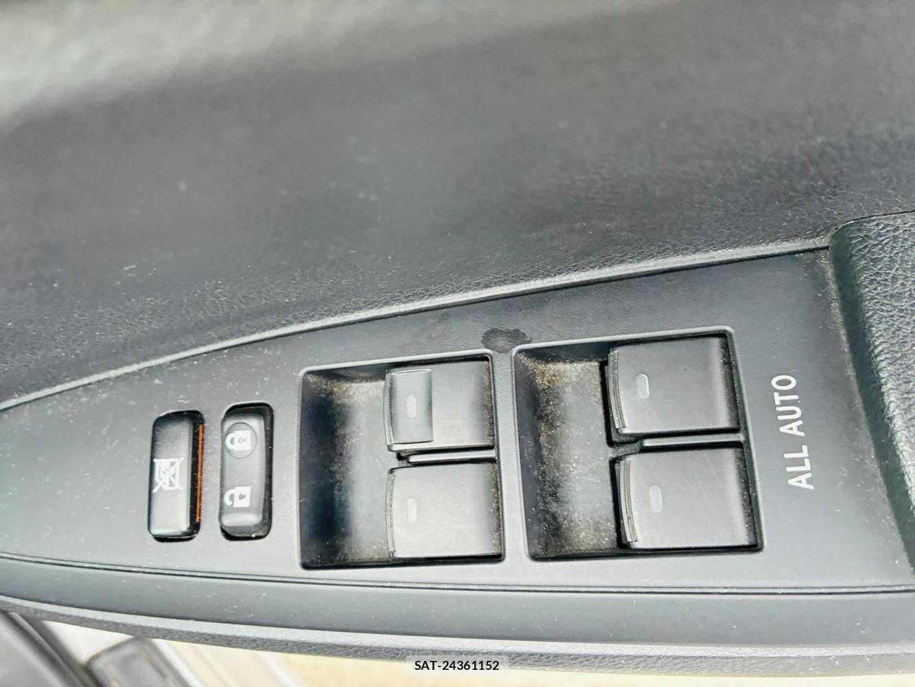 Toyota COROLLA AXIO 2012-07 7749330-22