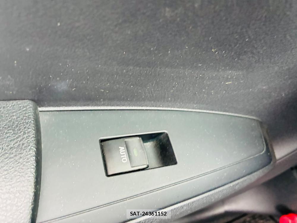 Toyota COROLLA AXIO 2012-07 7749330-24