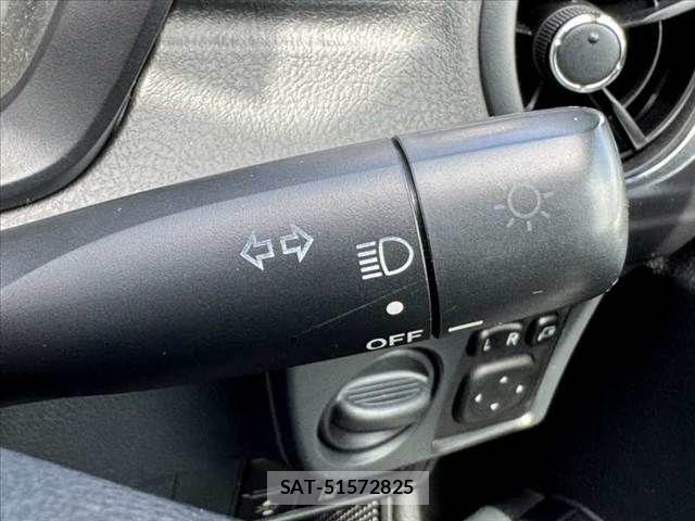 Toyota COROLLA AXIO 2016-12 8034898-25