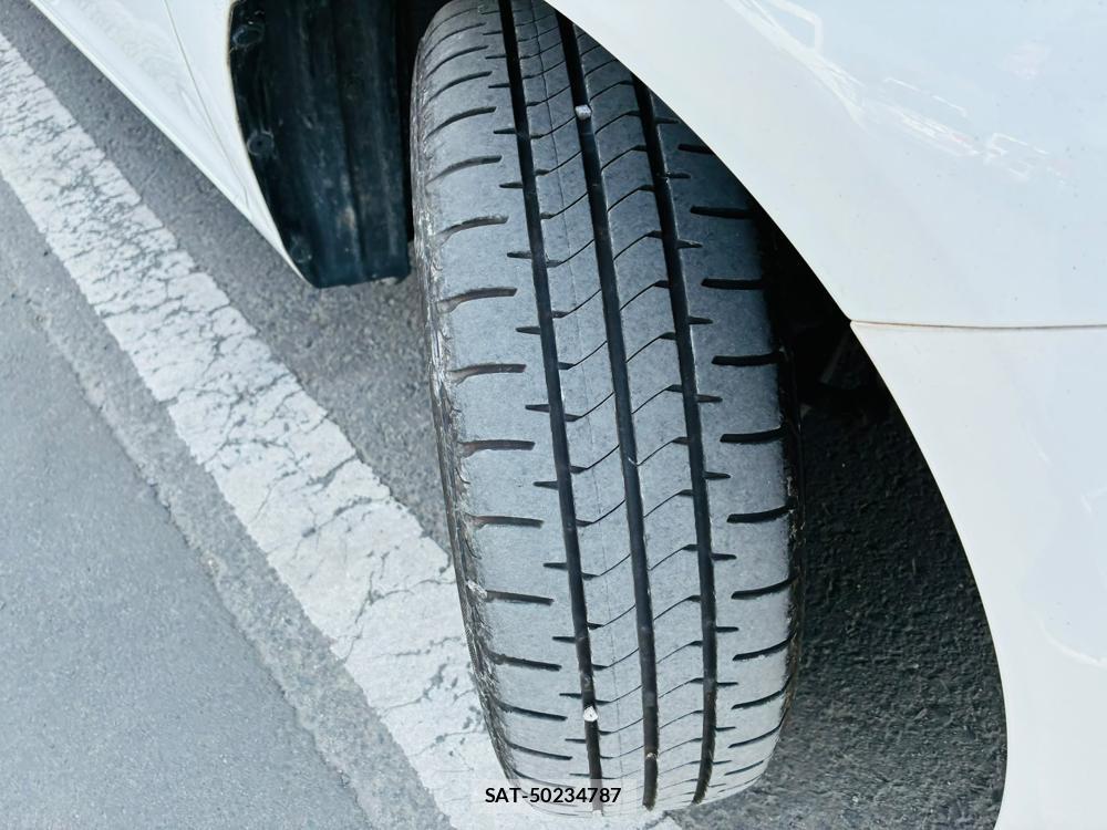 Toyota COROLLA AXIO 2019-04 7933416-32