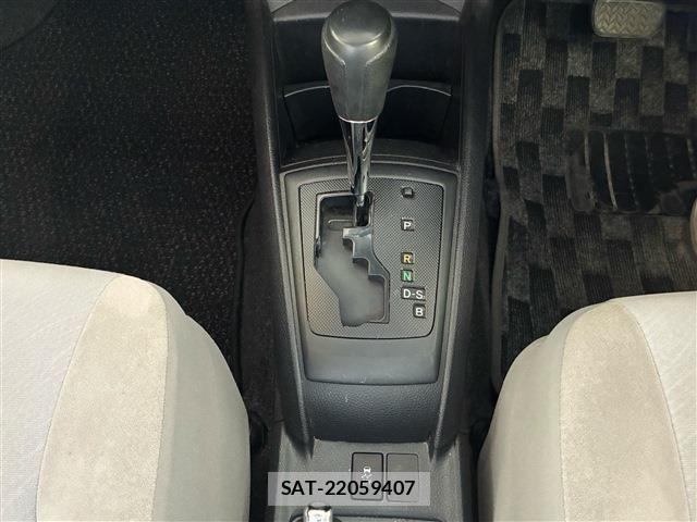 Toyota COROLLA AXIO 2013-08 8073277-12