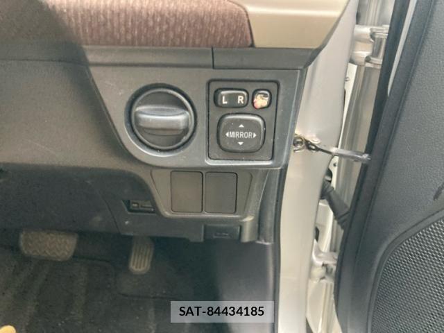 Toyota COROLLA AXIO 2015-03 8098542-18
