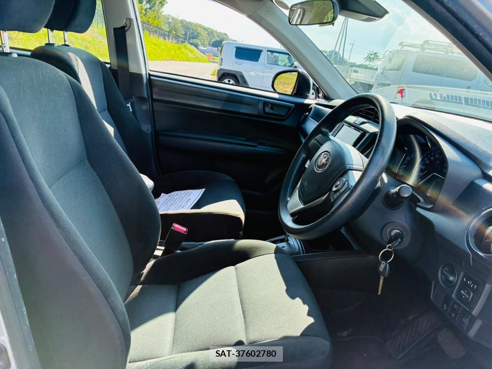 Toyota COROLLA AXIO 2019-06 8044939-11