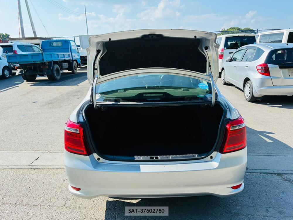 Toyota COROLLA AXIO 2019-06 8044939-25