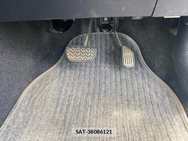 Toyota COROLLA AXIO 2013-09 8129431-12