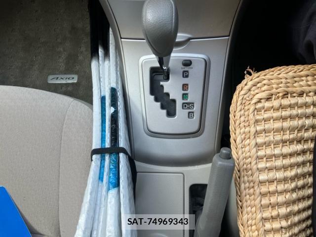 Toyota COROLLA AXIO 2012-01 8158165-16