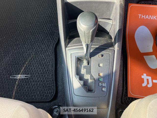 Toyota COROLLA AXIO 2013-08 8206903-18