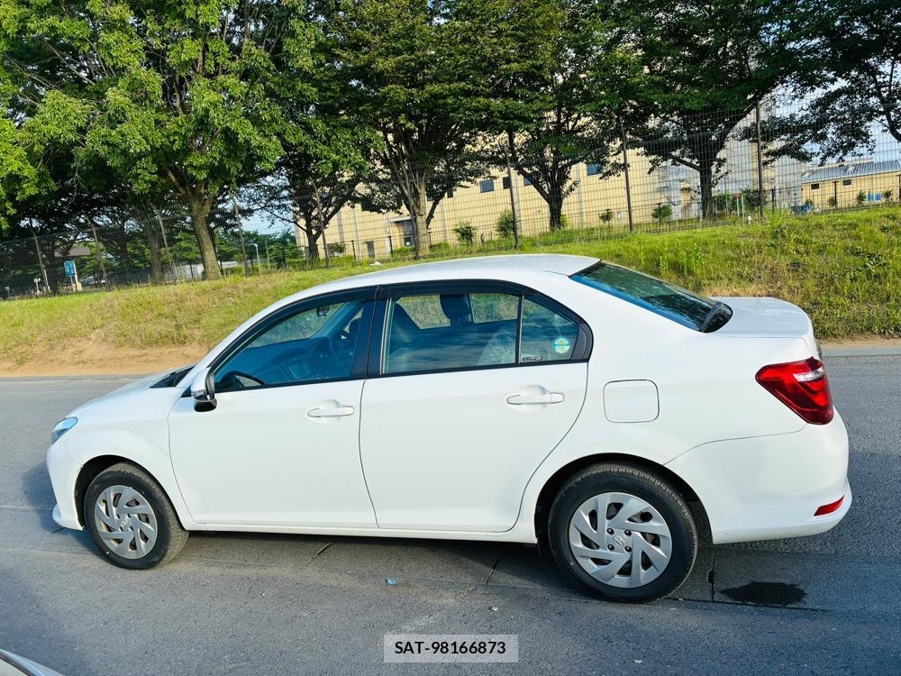 Toyota COROLLA AXIO 2019-03 7958670-1