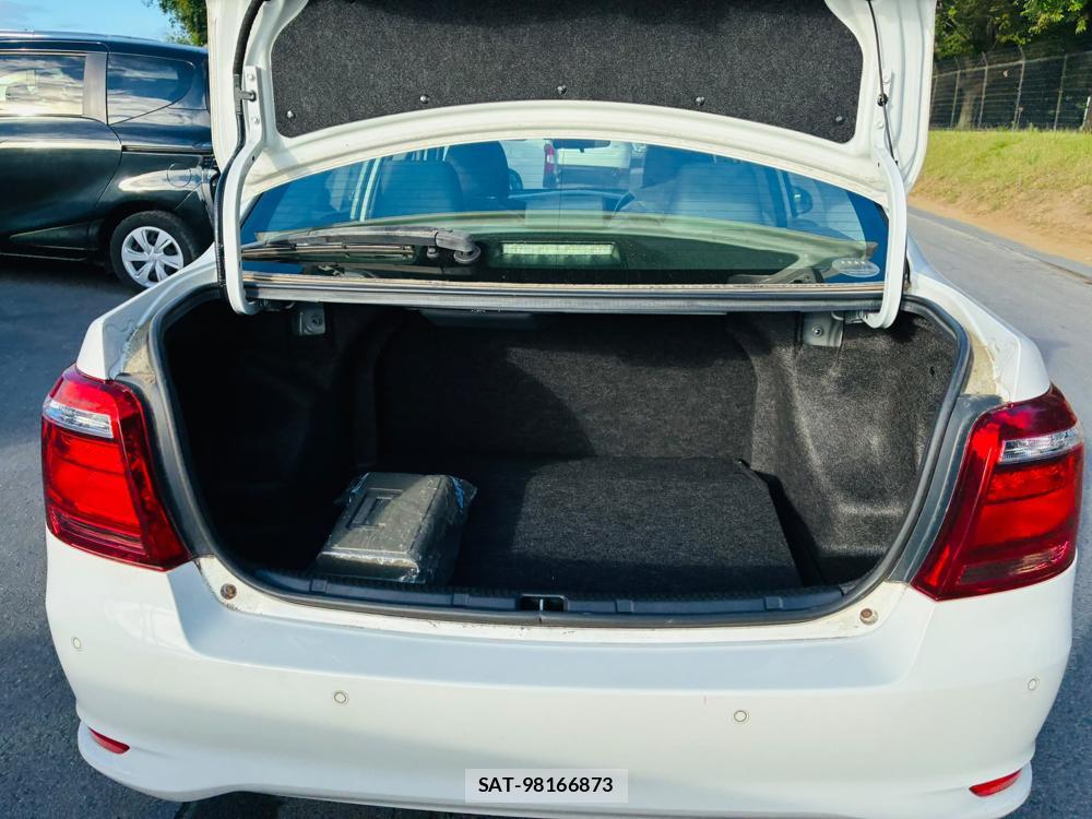 Toyota COROLLA AXIO 2019-03 7958670-22