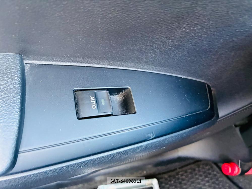 Toyota COROLLA AXIO 2013-09 8111254-24