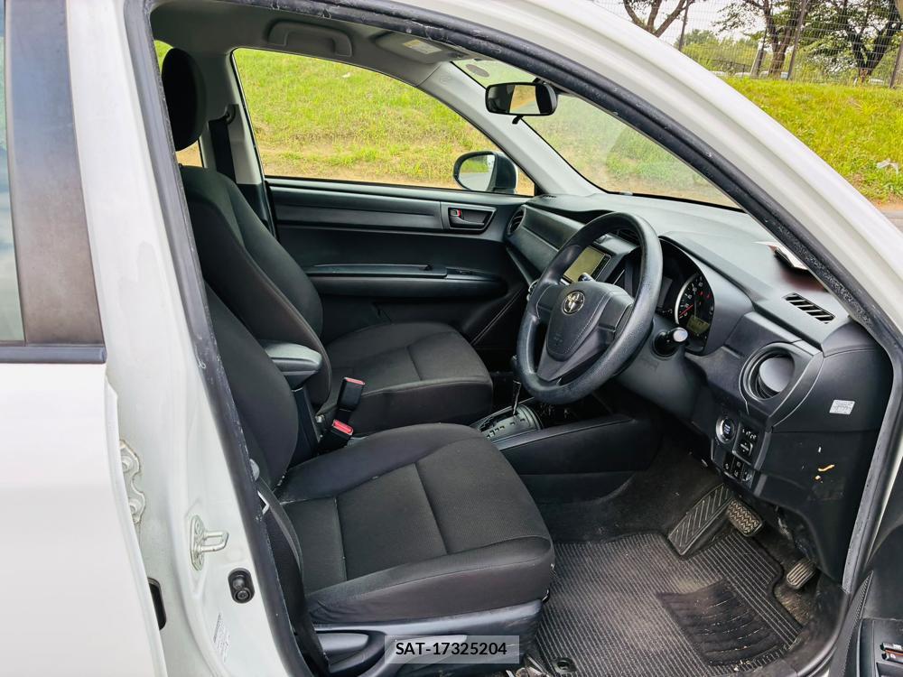 Toyota COROLLA AXIO 2019-10 8408527-11