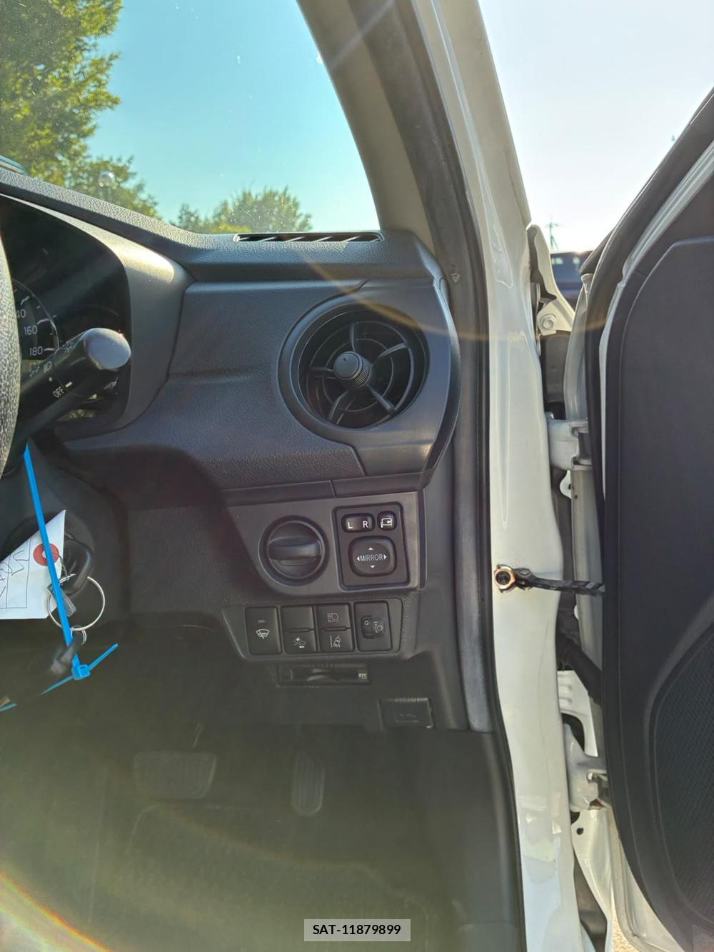 Toyota COROLLA AXIO 2019-03 8282302-16