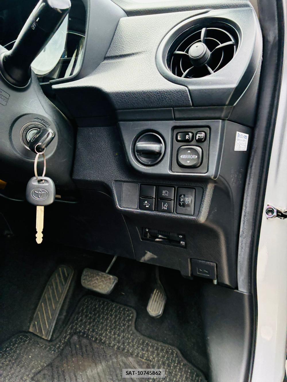 Toyota COROLLA AXIO 2019-06 8595116-16