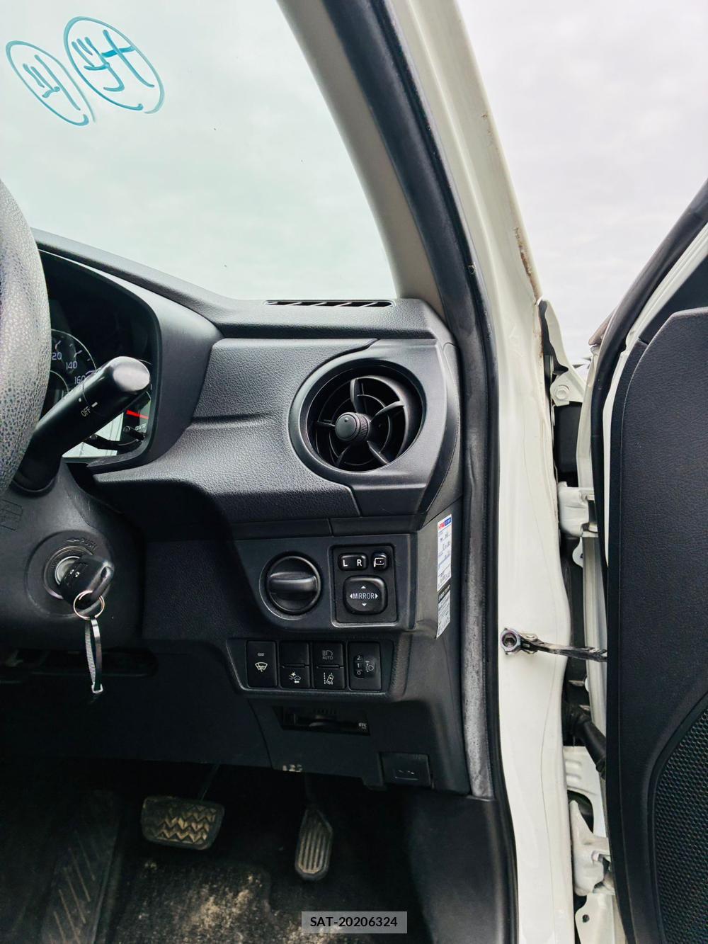 Toyota COROLLA AXIO 2019-04 8282301-16