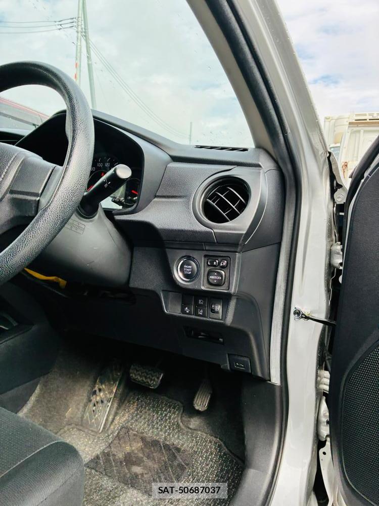 Toyota COROLLA AXIO 2020-03 8684896-16
