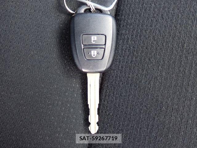 Toyota COROLLA AXIO 2019-04 8779767-12