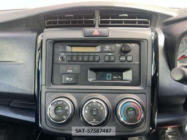 Toyota COROLLA AXIO 2024-04 8879143-17