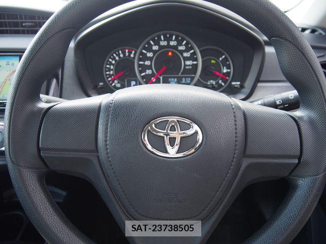 Toyota COROLLA AXIO 2023-09 1028812-12