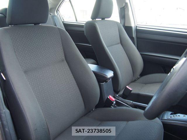 Toyota COROLLA AXIO 2023-09 1028812-4