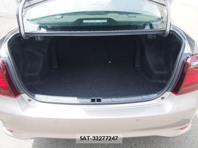 Toyota COROLLA AXIO 2023-12 1488882-7