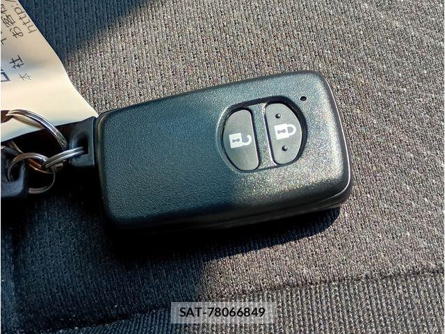 Toyota COROLLA AXIO 2021-04 8206904-15