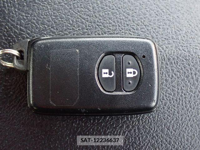 Toyota COROLLA AXIO 2023-03 8870663-18