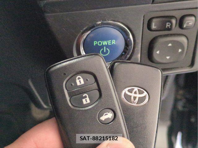 Toyota COROLLA AXIO 2015-04 6275994-12