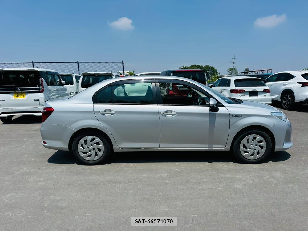 Toyota COROLLA AXIO 2019-04 6789617-1