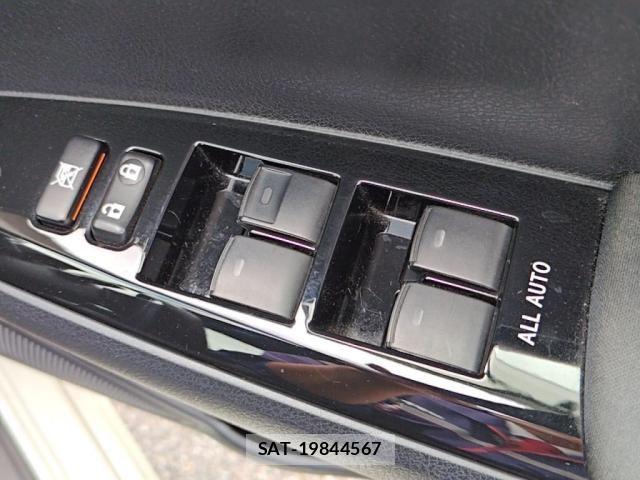 Toyota COROLLA AXIO 2016-08 7057949-13