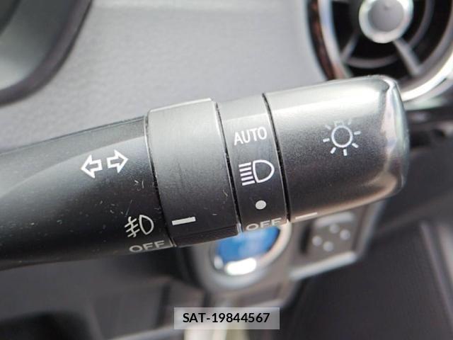 Toyota COROLLA AXIO 2016-08 7057949-14