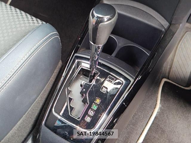 Toyota COROLLA AXIO 2016-08 7057949-17