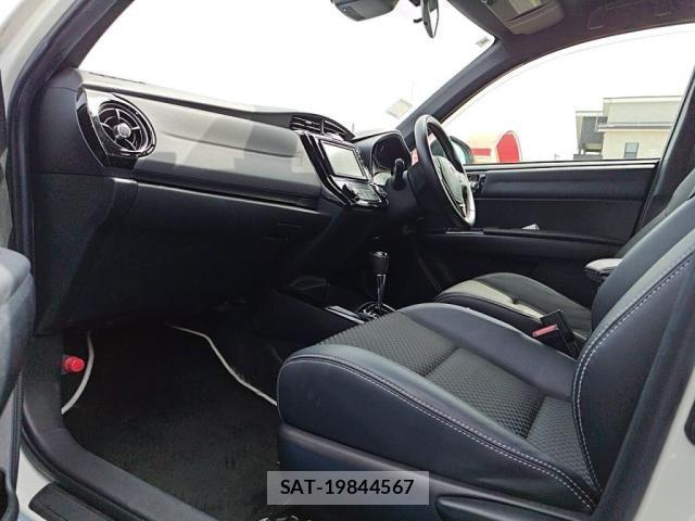 Toyota COROLLA AXIO 2016-08 7057949-21