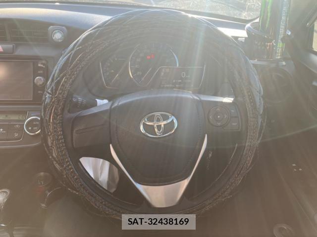 Toyota COROLLA AXIO 2017-02 7216250-10