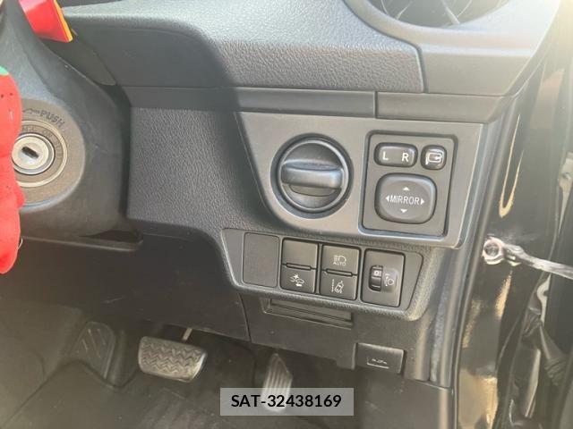 Toyota COROLLA AXIO 2017-02 7216250-20
