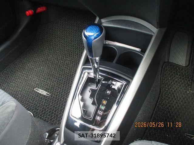 Toyota COROLLA AXIO 2018-10 7357199-17