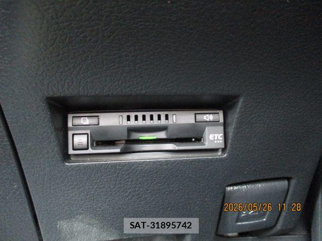 Toyota COROLLA AXIO 2018-10 7357199-18