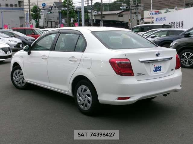 Toyota COROLLA AXIO 2020-09 7902421-1
