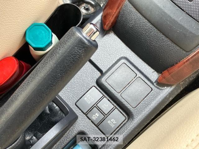 Toyota COROLLA AXIO 2014-04 8335261-18
