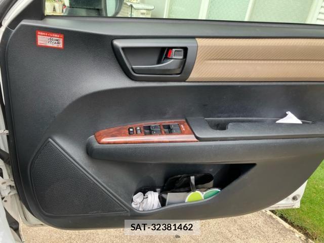 Toyota COROLLA AXIO 2014-04 8335261-21