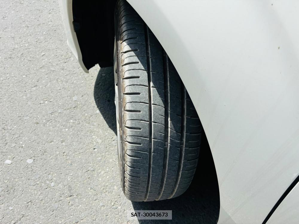 Toyota COROLLA AXIO 2019-06 8240830-31