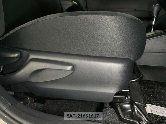 Toyota COROLLA AXIO 2017-12 8524091-16