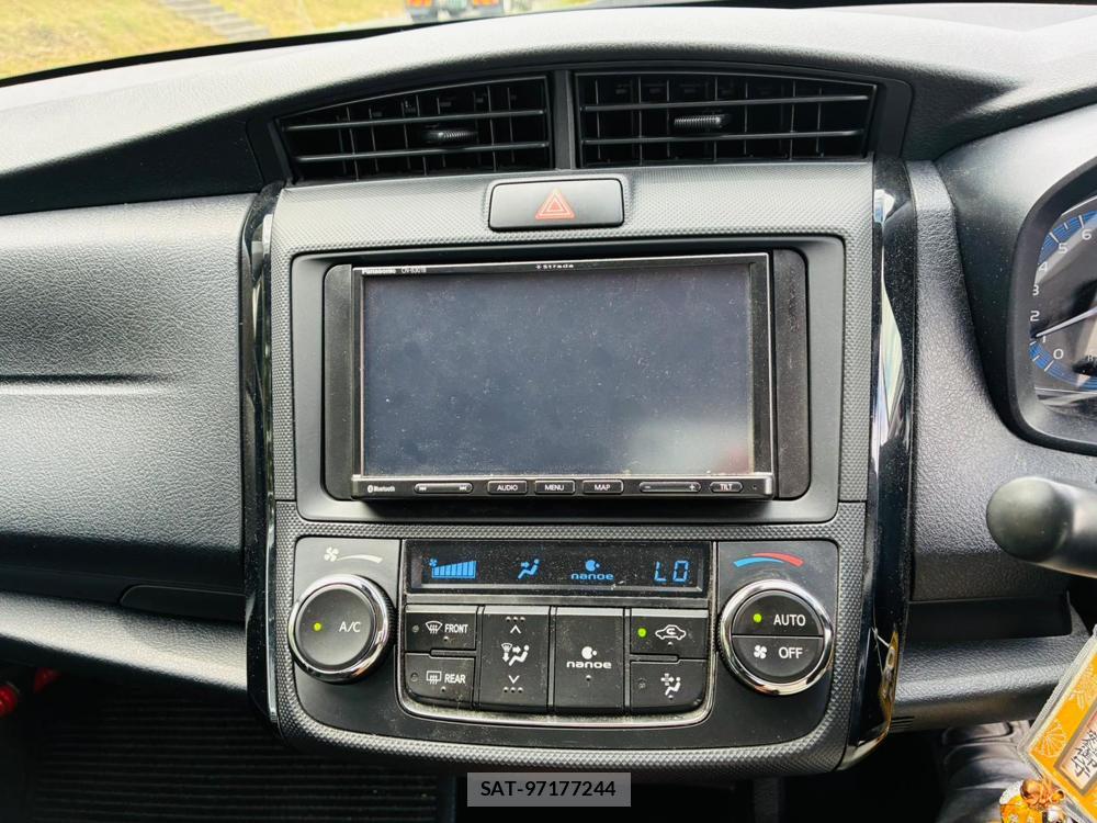 Toyota COROLLA AXIO 2020-09 8673690-19