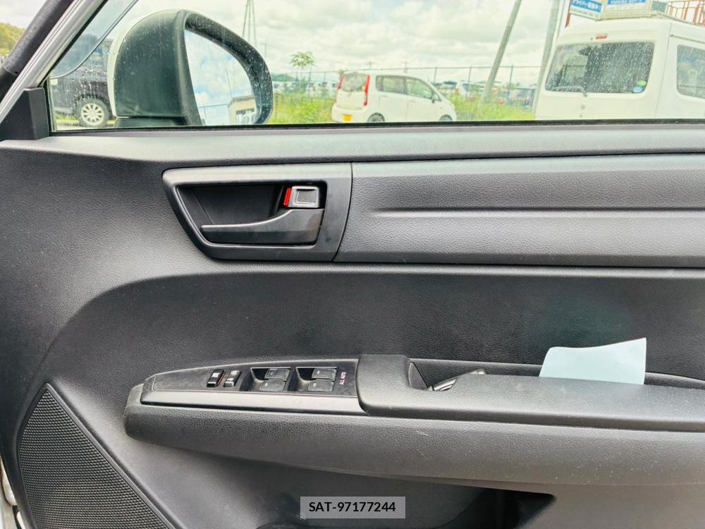 Toyota COROLLA AXIO 2020-09 8673690-22